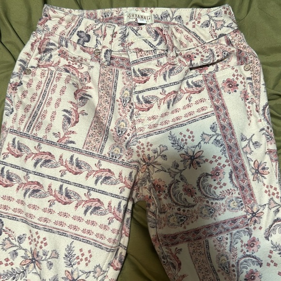 Shyanne Women's High Rise
Paisley Americana Print - Picture 2 of 5